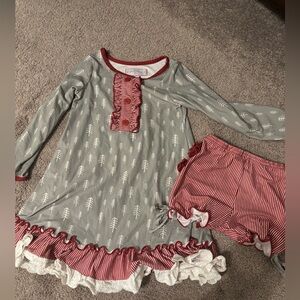 Sweet Honey Clothing Christmas Nightgown with Ruffled Bloomers. Size 3t